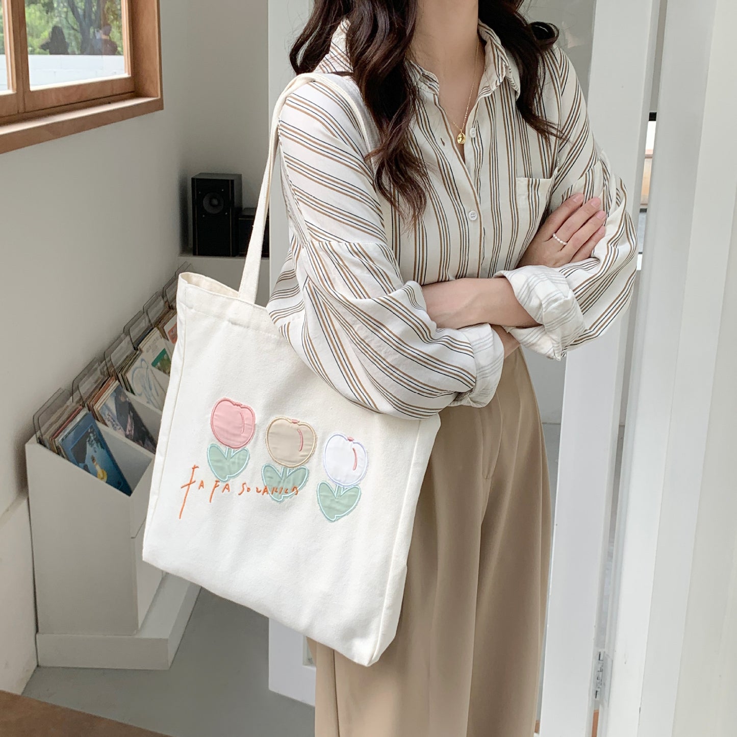 Embroidered Tulip Tote Bag Canvas Bag Shopping Bag Casual Shoulder Bag 067-AA3-0008